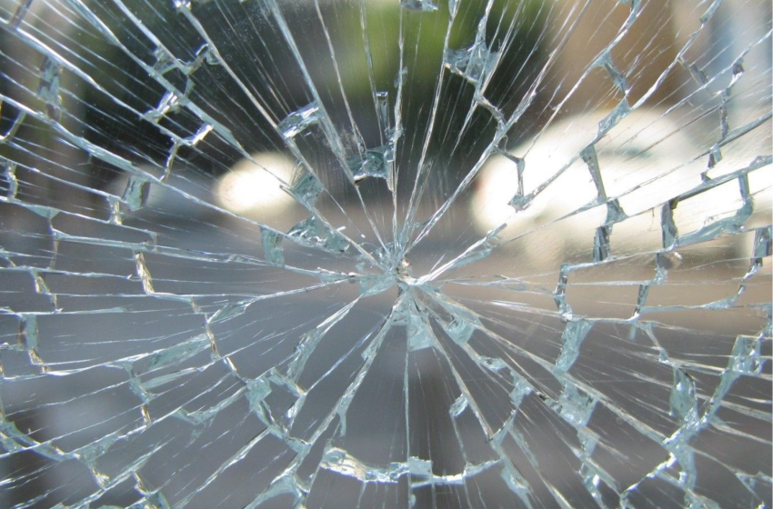 Két autó ütközött az M85-ös autóúton Enese közelében